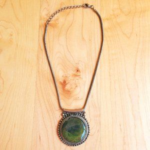 Green Stone Medallion Pendant Women's Choker Necklace